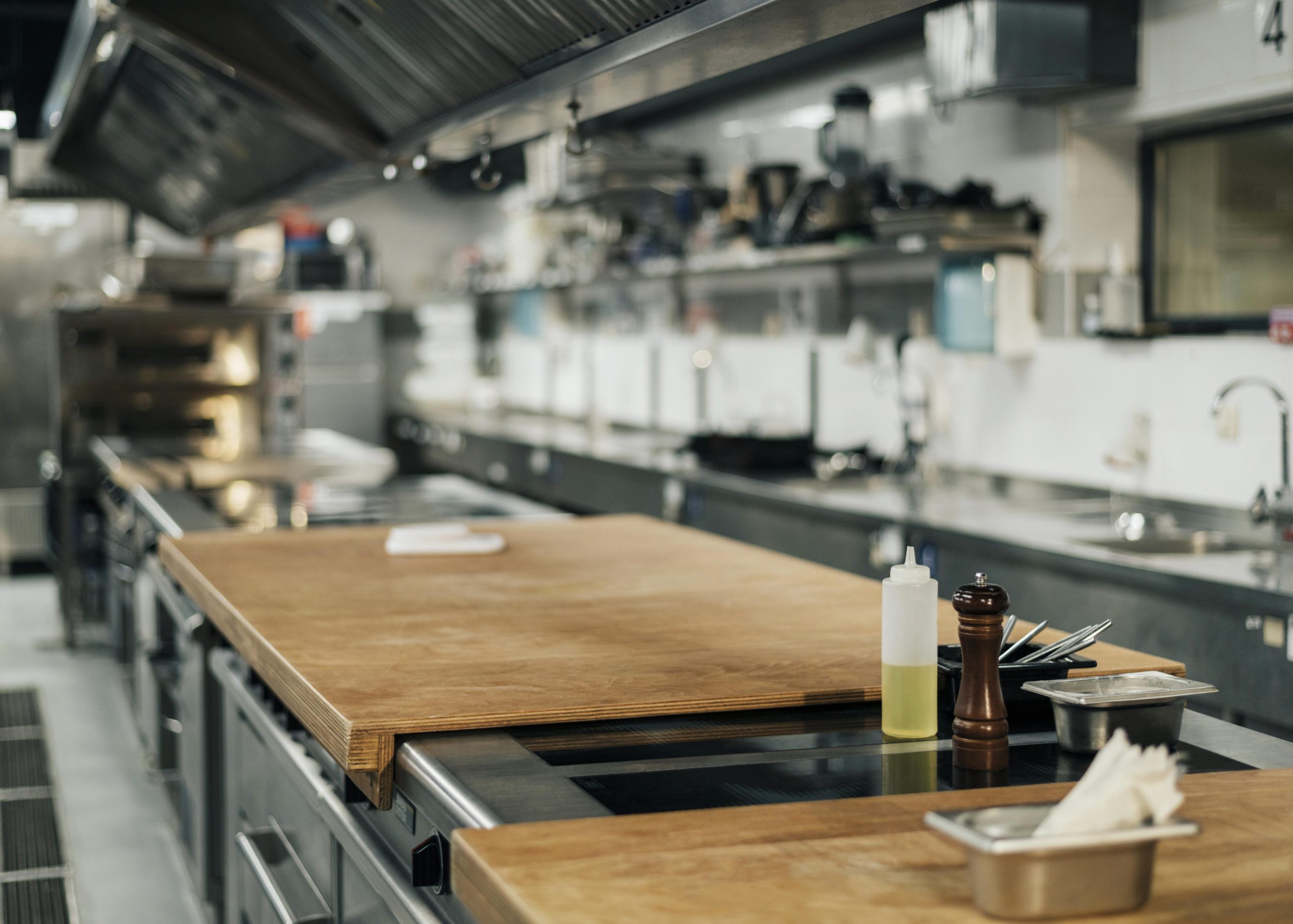 Lire la suite à propos de l’article Dégraissage Hotte Professionnelle à Lyon : Pour une cuisine sûre